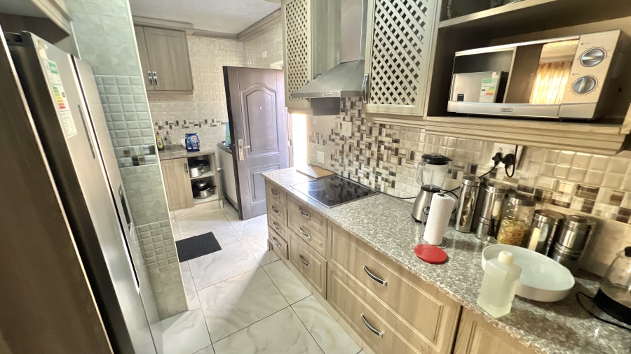 4 Bedroom Property for Sale in Rosslyn Gauteng