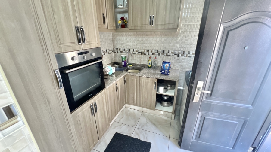 4 Bedroom Property for Sale in Rosslyn Gauteng