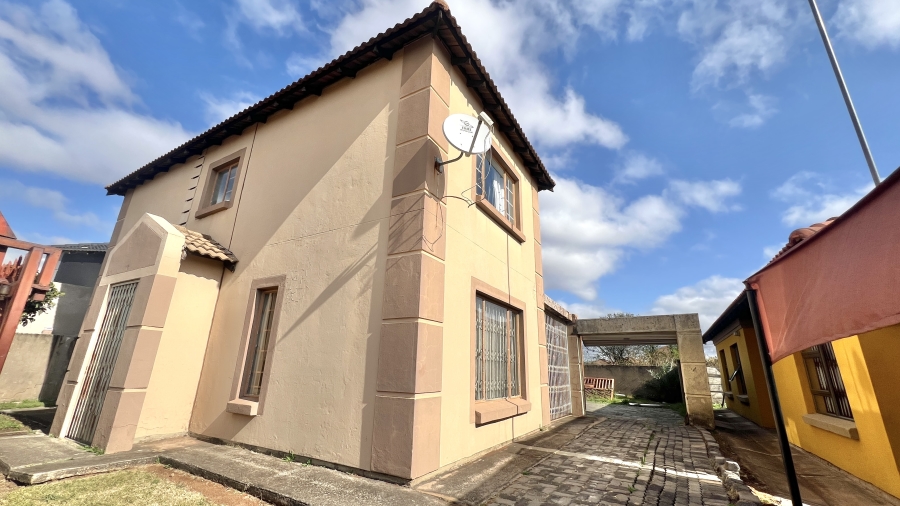 4 Bedroom Property for Sale in Rosslyn Gauteng
