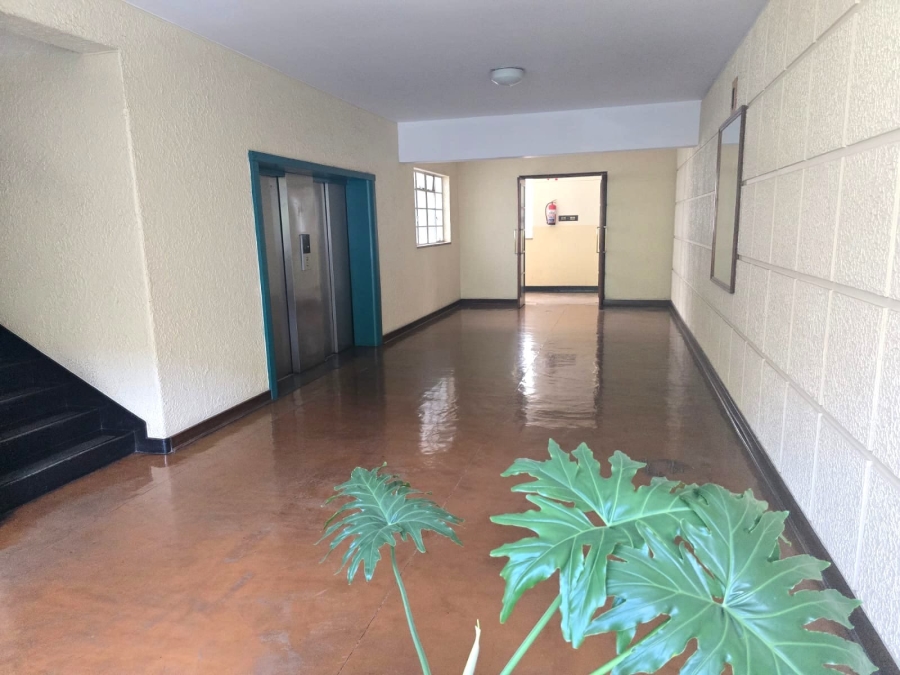 To Let 2 Bedroom Property for Rent in Killarney Gauteng