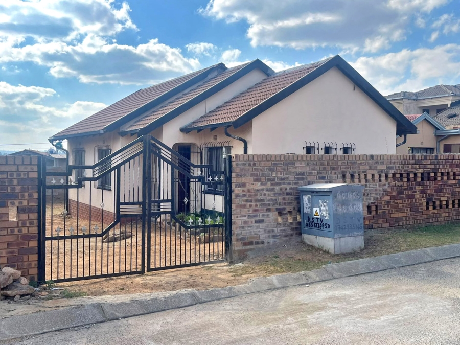 3 Bedroom Property for Sale in Diepkloof Zone 3 Gauteng