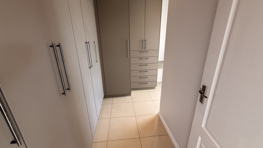 5 Bedroom Property for Sale in Carlswald Gauteng