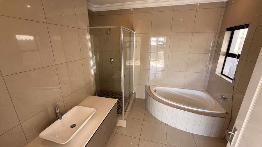 5 Bedroom Property for Sale in Carlswald Gauteng