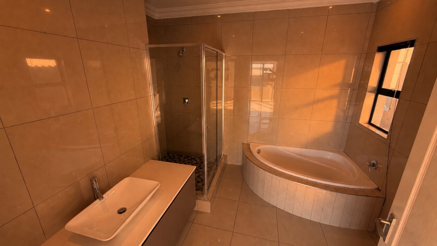 5 Bedroom Property for Sale in Carlswald Gauteng