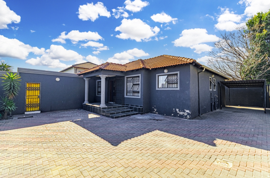 6 Bedroom Property for Sale in Cosmo City Gauteng