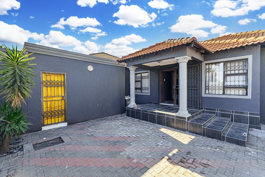 6 Bedroom Property for Sale in Cosmo City Gauteng
