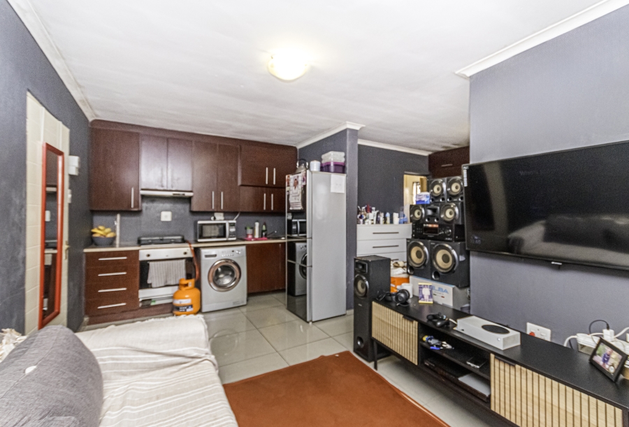 6 Bedroom Property for Sale in Cosmo City Gauteng