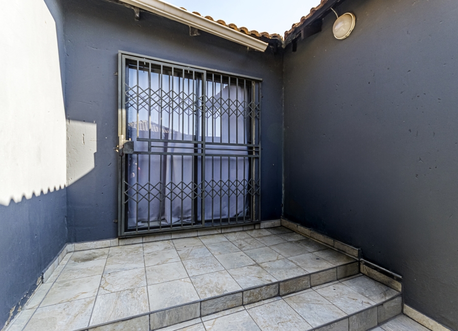 6 Bedroom Property for Sale in Cosmo City Gauteng