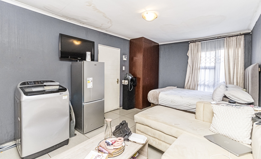 6 Bedroom Property for Sale in Cosmo City Gauteng