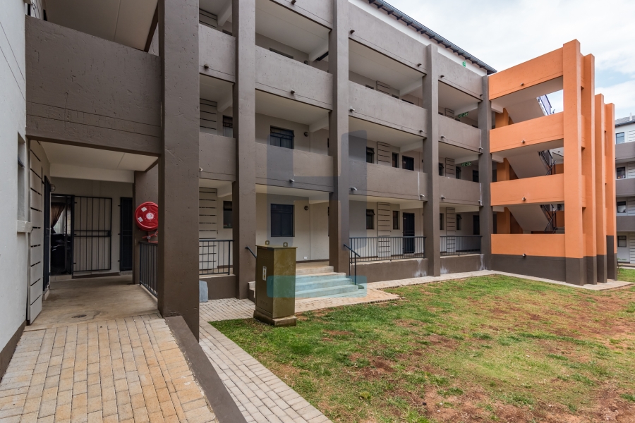 2 Bedroom Property for Sale in Fleurhof Gauteng