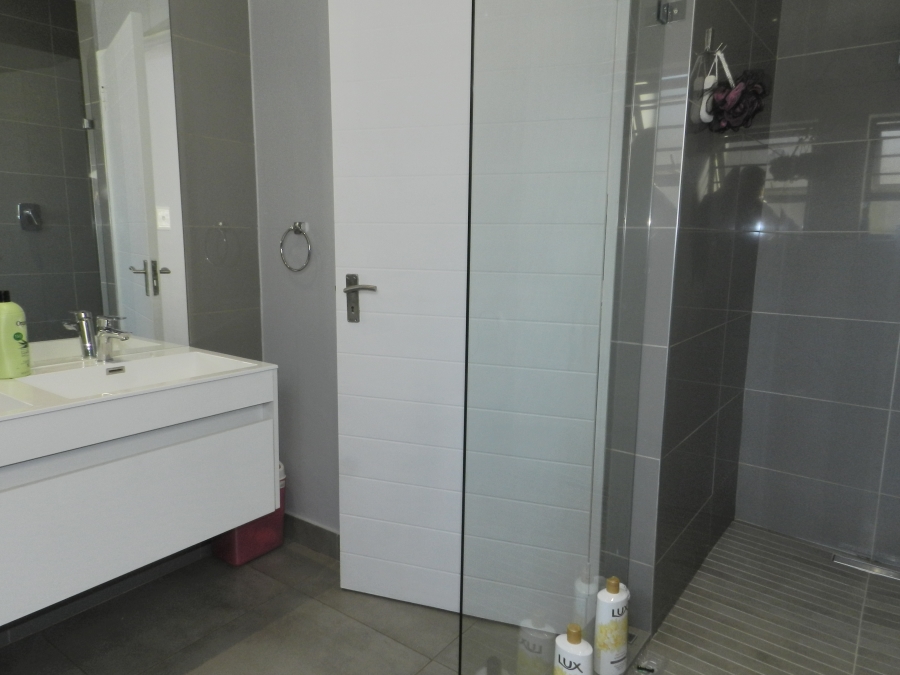 To Let 3 Bedroom Property for Rent in Homes Haven Gauteng