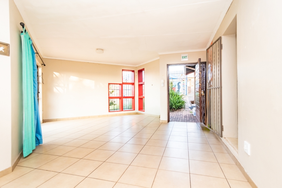 2 Bedroom Property for Sale in Noordheuwel Gauteng