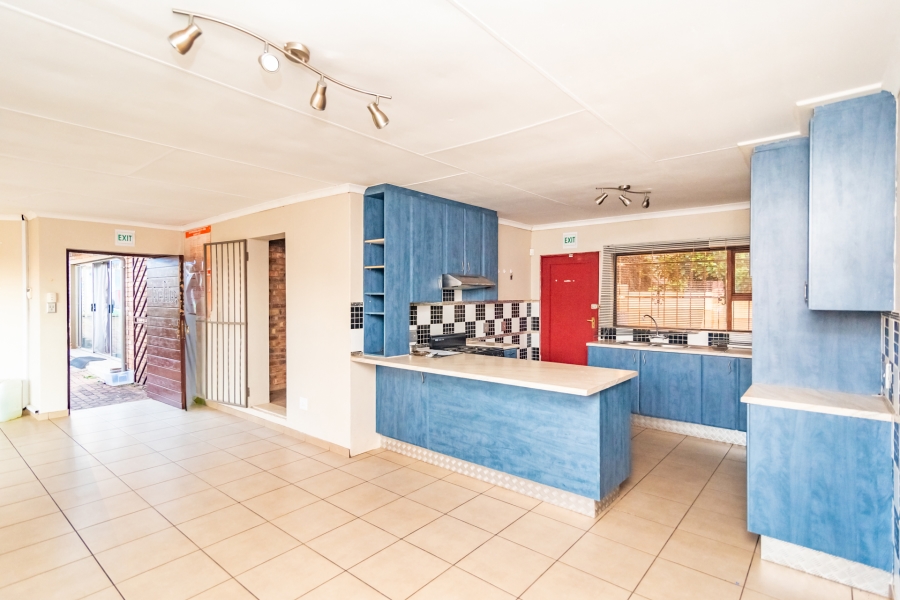 2 Bedroom Property for Sale in Noordheuwel Gauteng