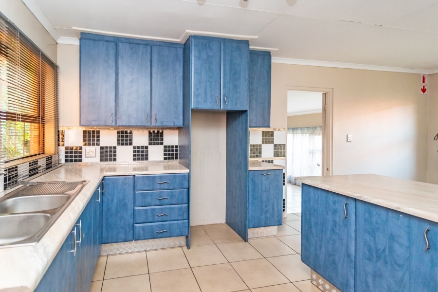 2 Bedroom Property for Sale in Noordheuwel Gauteng