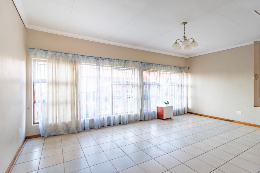 2 Bedroom Property for Sale in Noordheuwel Gauteng