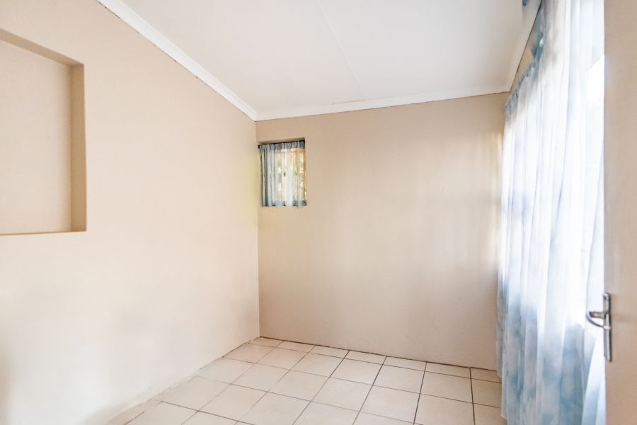 2 Bedroom Property for Sale in Noordheuwel Gauteng
