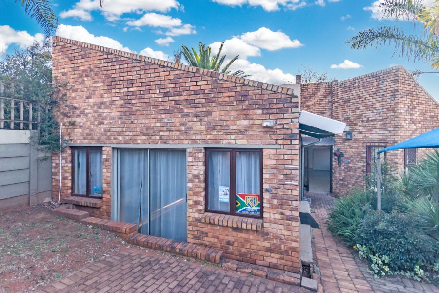 2 Bedroom Property for Sale in Noordheuwel Gauteng