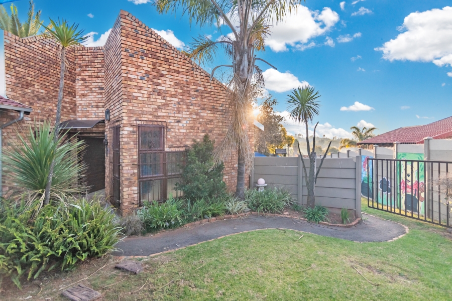 2 Bedroom Property for Sale in Noordheuwel Gauteng