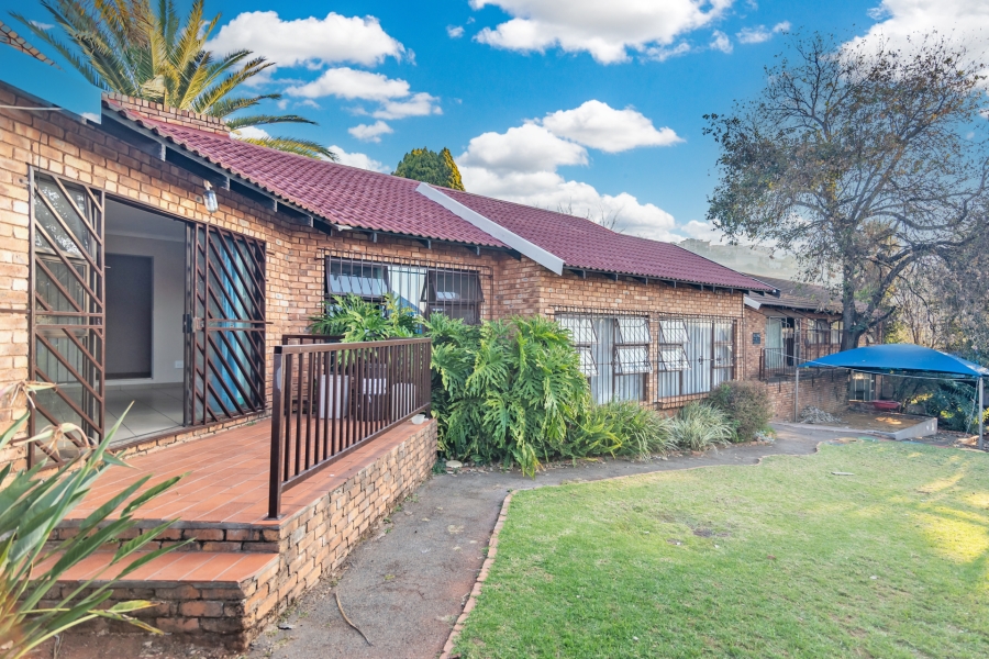 2 Bedroom Property for Sale in Noordheuwel Gauteng
