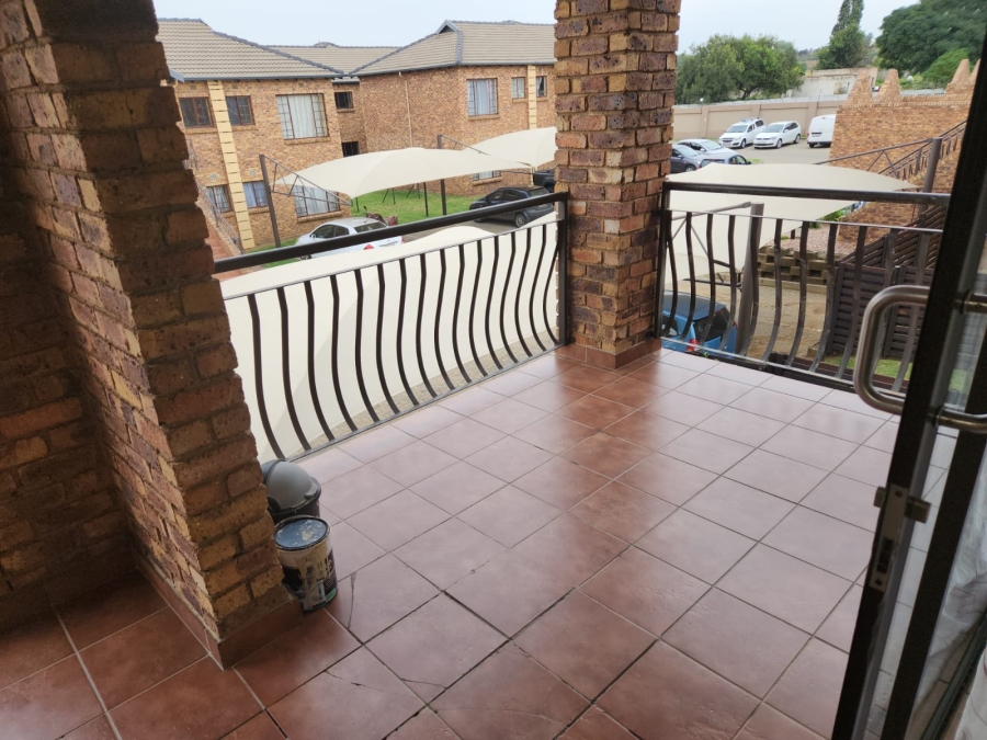 2 Bedroom Property for Sale in Sonneveld Gauteng