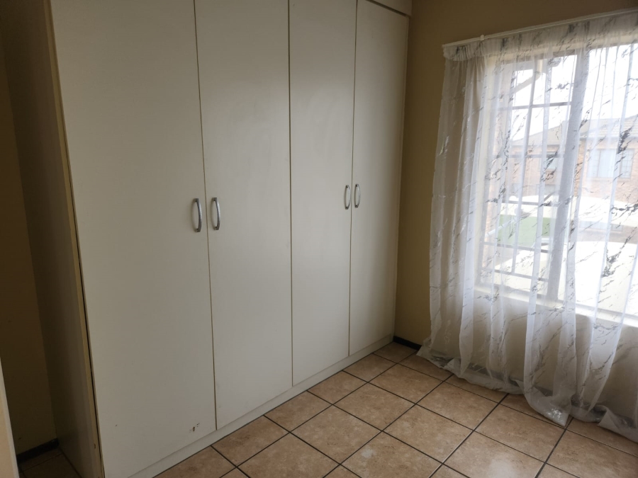2 Bedroom Property for Sale in Sonneveld Gauteng