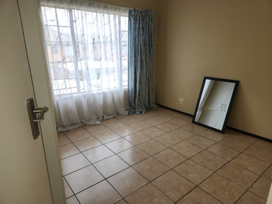 2 Bedroom Property for Sale in Sonneveld Gauteng
