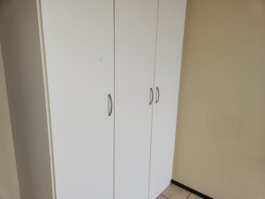 2 Bedroom Property for Sale in Sonneveld Gauteng