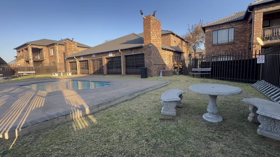 2 Bedroom Property for Sale in Sonneveld Gauteng