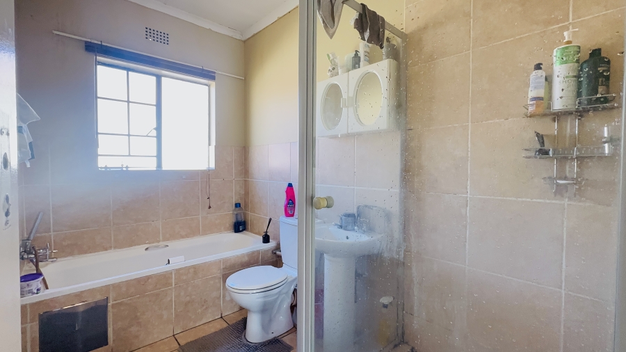 2 Bedroom Property for Sale in Sonneveld Gauteng