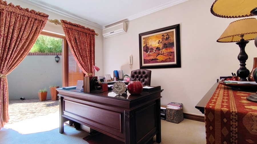 3 Bedroom Property for Sale in Waverley Gauteng