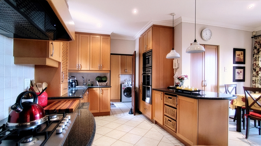 3 Bedroom Property for Sale in Waverley Gauteng