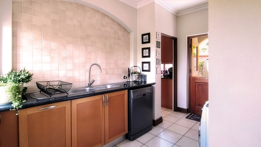 3 Bedroom Property for Sale in Waverley Gauteng