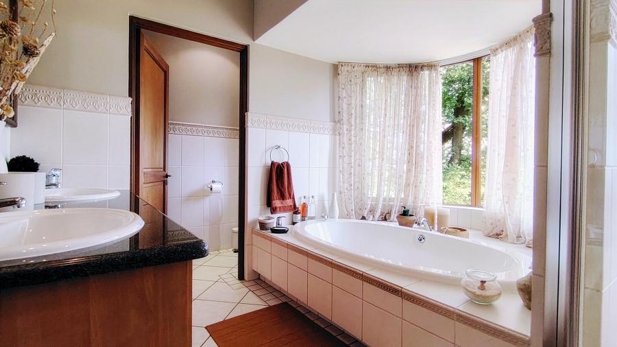 3 Bedroom Property for Sale in Waverley Gauteng