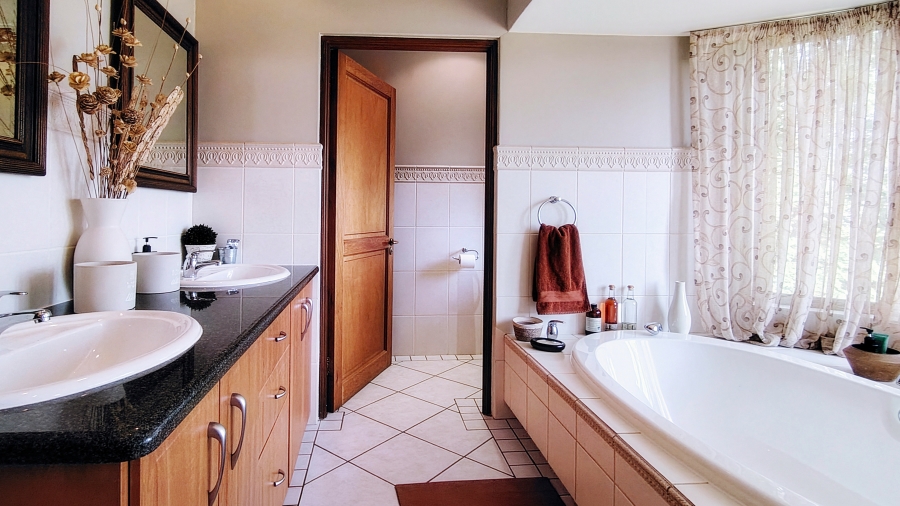 3 Bedroom Property for Sale in Waverley Gauteng