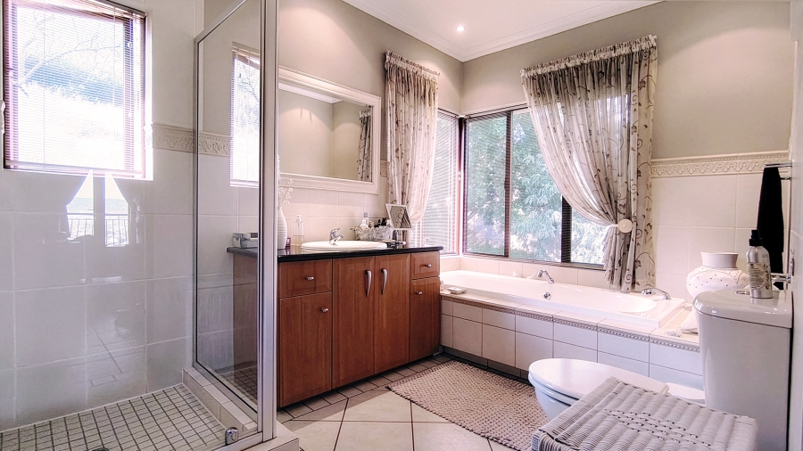 3 Bedroom Property for Sale in Waverley Gauteng