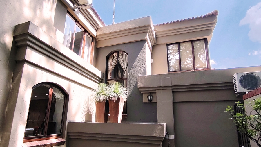 3 Bedroom Property for Sale in Waverley Gauteng
