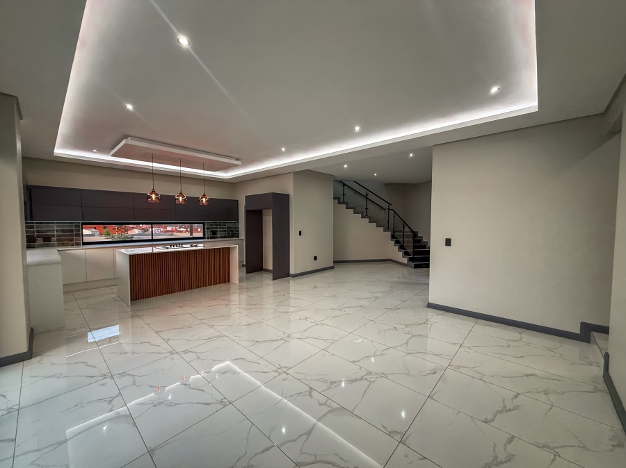 4 Bedroom Property for Sale in Clayville Gauteng
