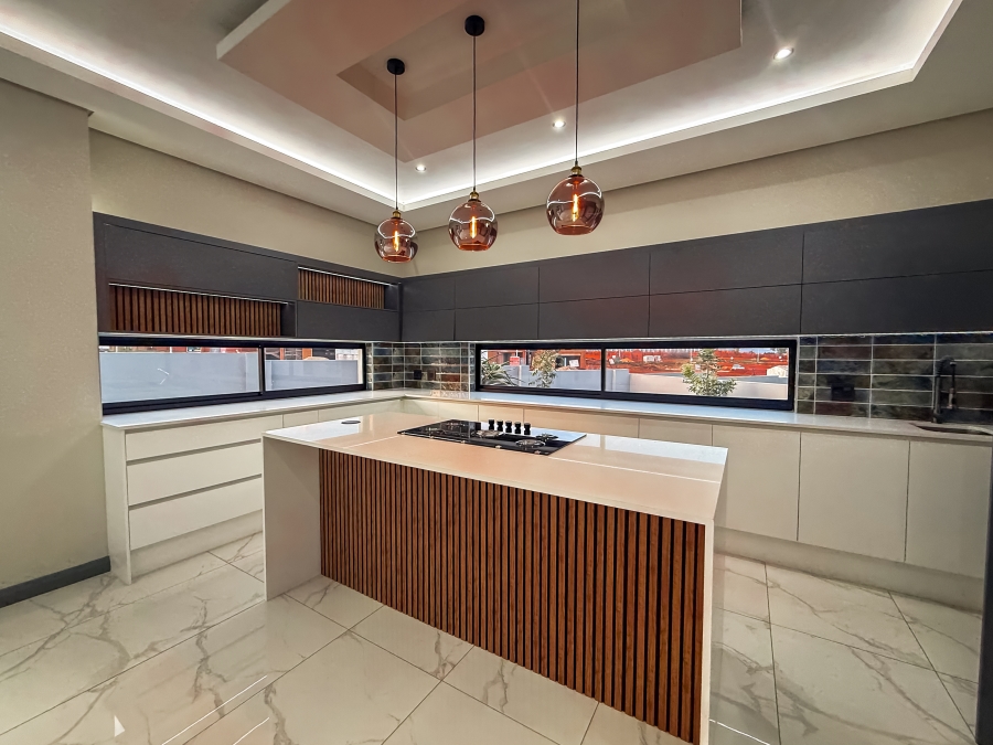 4 Bedroom Property for Sale in Clayville Gauteng