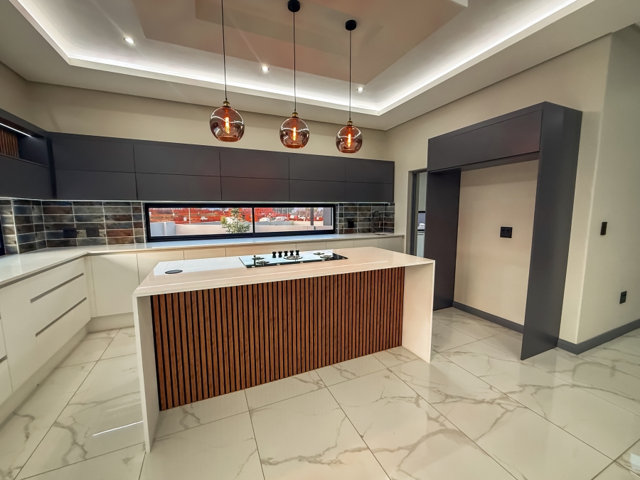 4 Bedroom Property for Sale in Clayville Gauteng