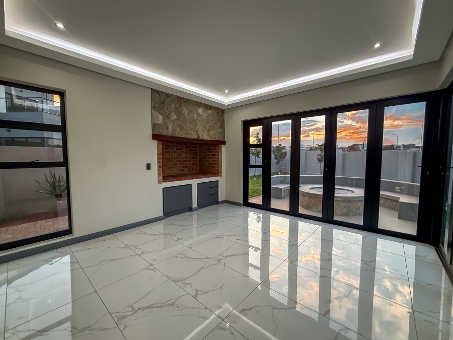 4 Bedroom Property for Sale in Clayville Gauteng