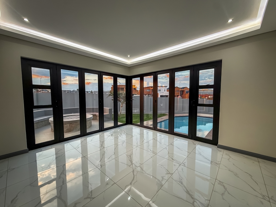 4 Bedroom Property for Sale in Clayville Gauteng