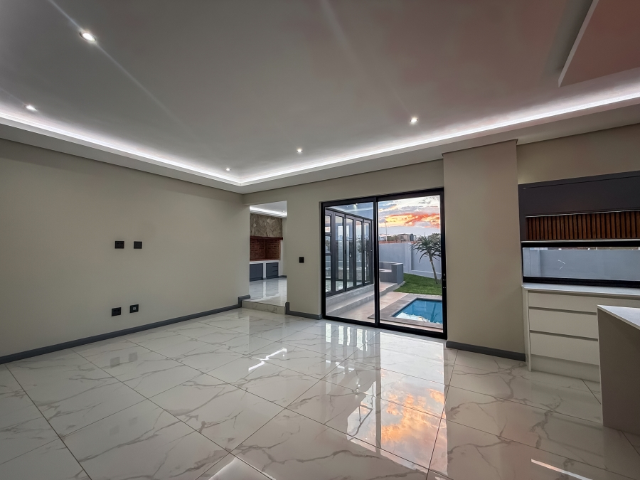 4 Bedroom Property for Sale in Clayville Gauteng