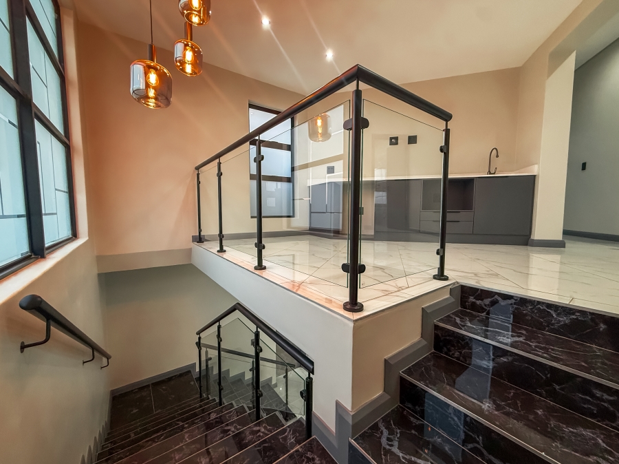 4 Bedroom Property for Sale in Clayville Gauteng