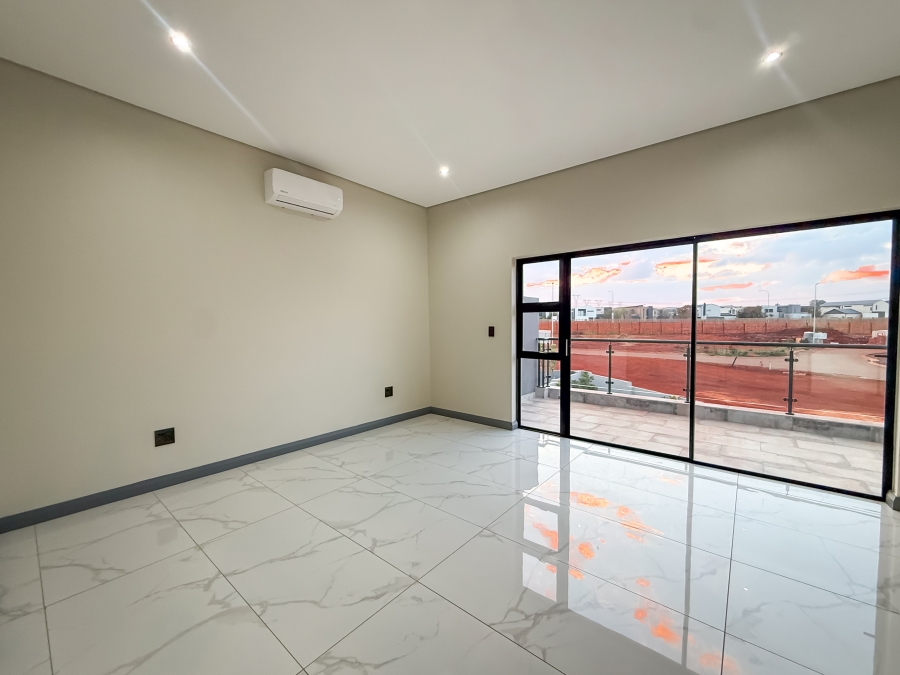 4 Bedroom Property for Sale in Clayville Gauteng