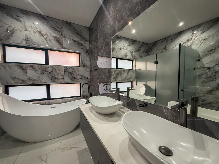 4 Bedroom Property for Sale in Clayville Gauteng