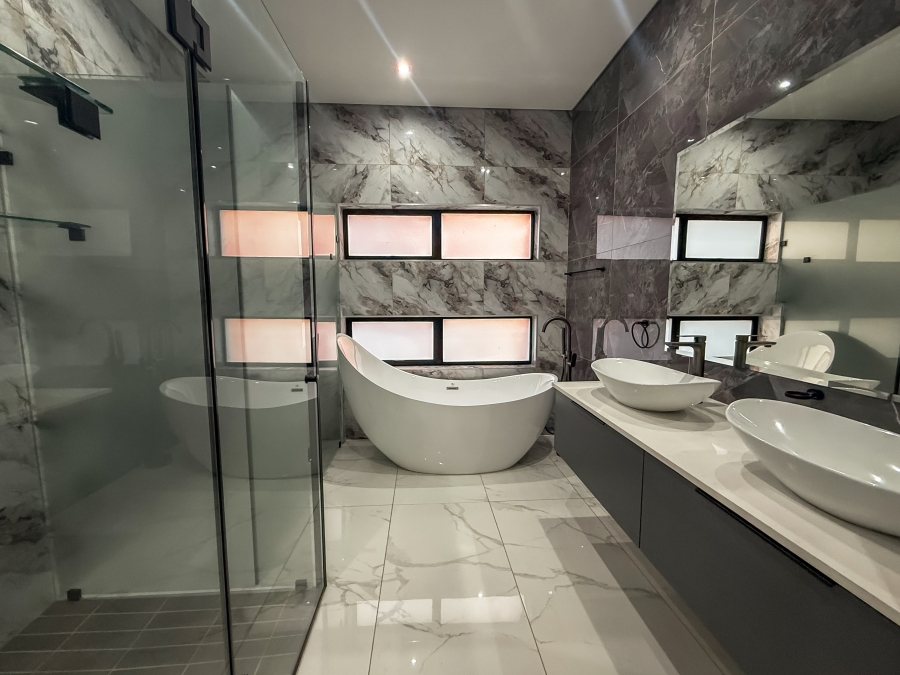 4 Bedroom Property for Sale in Clayville Gauteng