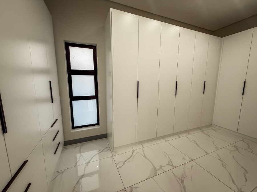 4 Bedroom Property for Sale in Clayville Gauteng