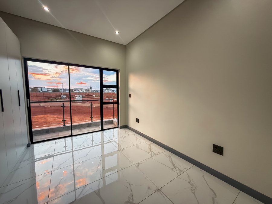 4 Bedroom Property for Sale in Clayville Gauteng