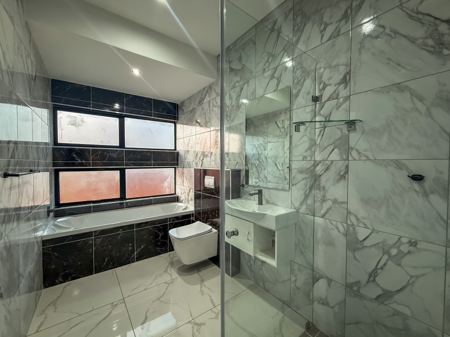 4 Bedroom Property for Sale in Clayville Gauteng