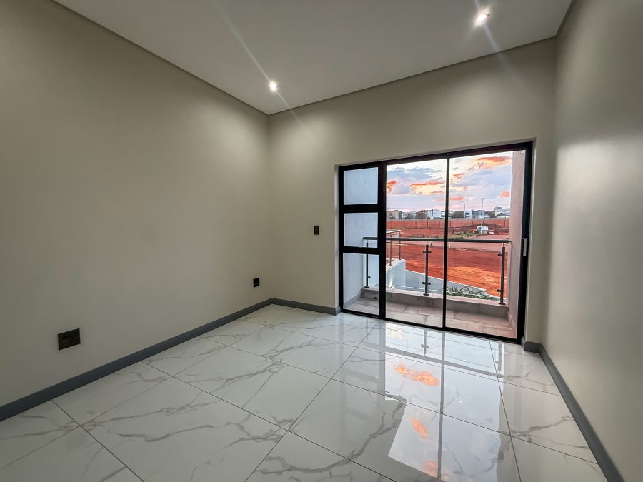 4 Bedroom Property for Sale in Clayville Gauteng